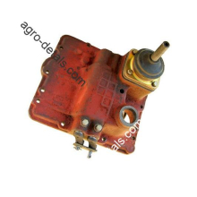 Крышка 78.58.011 верхняя в сборе реверс-редуктора коробки передач трактора ДТ-75